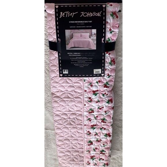 3 Piece Set BETSEY JOHNSON Reversible QUEEN Quilt Valentines HEARTS Cherries NEW - Picture 14 of 16